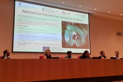 1. Στιγμιότυπο από το συνέδριο: Η ομάδα του Τμήματος Ψηφιακών Τεχνών και Κινηματογράφου παρουσιάζει τις δραστηριότητες του εργαστηρίου.