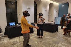4. Στιγμιότυπο από την έκθεση.Designing historical empathy into a shared cultural heritage VR experience, by Dr. Akrivi Katifori, Dr. Maria Roussou, Christos Lougiakis, Athanasios Soulis, Dr. Sara Perry, Kristen N O’Connor, Sebastian Vizcay, George Drettakis
